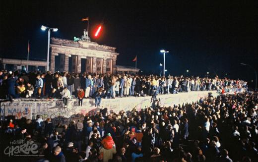The Brandenburg gate, 9 November 1989. The leadership of East Germany envisaged a new border crossing regime that promised visas for all applicants. But people understood that the Berlin Wall was now “open”. Crowds occupied the Wall and started to demolish it the same night. (Photo: Corbis/Scanpix)