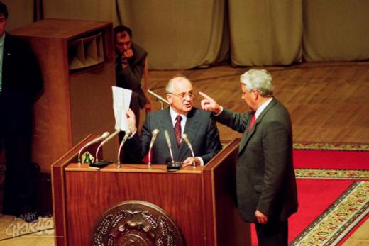 Борис Ельцин обрел славу в соперничестве с Михаилом Горбачевым, и именно критика политики Горбачева позволила Ельцину добиться крупнейшего успеха в своей карьере. (Фотография: Corbis/Scanpix)