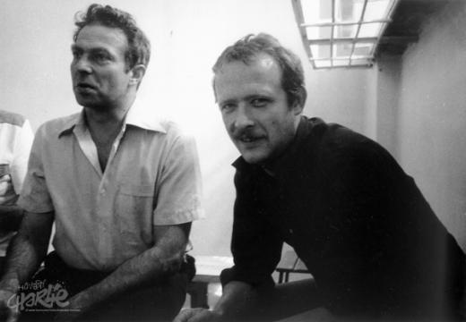 Adam Michnik (paremal) vanglas 1982. aastal pärast sõjaseisukorra kehtestamist Wojciech Jaruzelski poolt. Jaruzelski kehtestatud diktatuur oli ränk, kuid väidetavalt hoidis ära Nõukogude armee sissetungi. (Foto: Ośrodek KARTA)