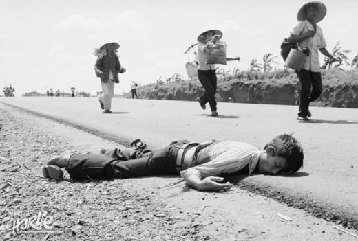 Vietnam, 1975. Külmas sõjas kannatasid eelkõige nõrgad riigid. See Vietnami poiss, hukkunud Põhja-Vietnami kommunistide suurtükitules, on langenud ohvriks mõttetule ideoloogilisele võitlusele ja verevalamisele Kagu-Aasias. (Foto: Corbis/Scanpix)